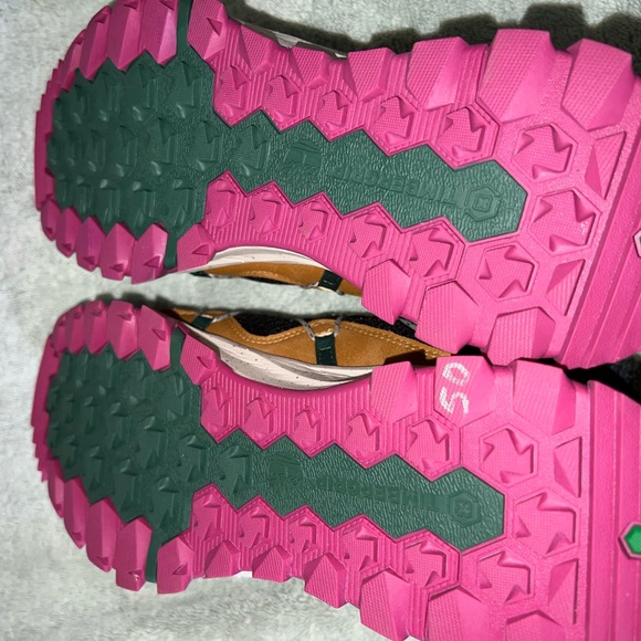 BRAND NEW Timberland Hiking Shoes - Picture 7 of 7